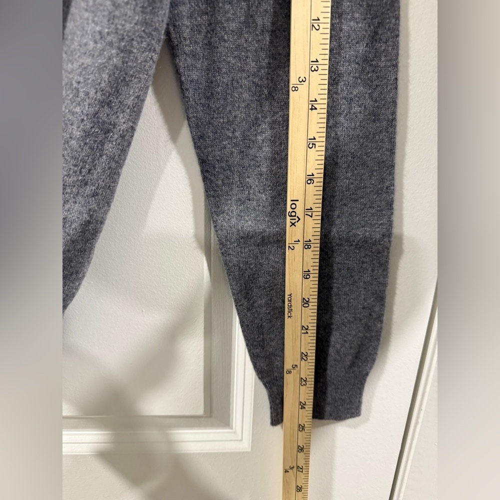 Bloomingdale’s 100% Cashmere Gray V-Neck Lace Trim Sweater Xl Nwt — image 8 of 8